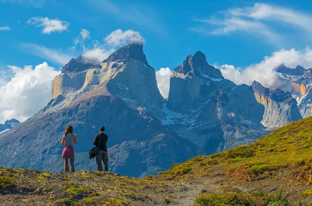 What is the best season to do the W-trek in Torres del Paine?