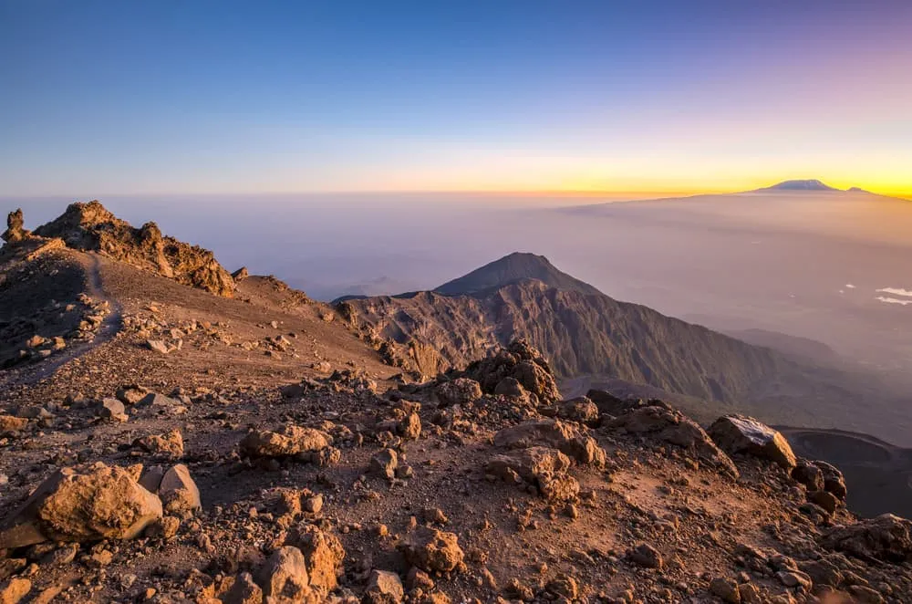 ¿Debería subir al Monte Meru o al Kilimanjaro?