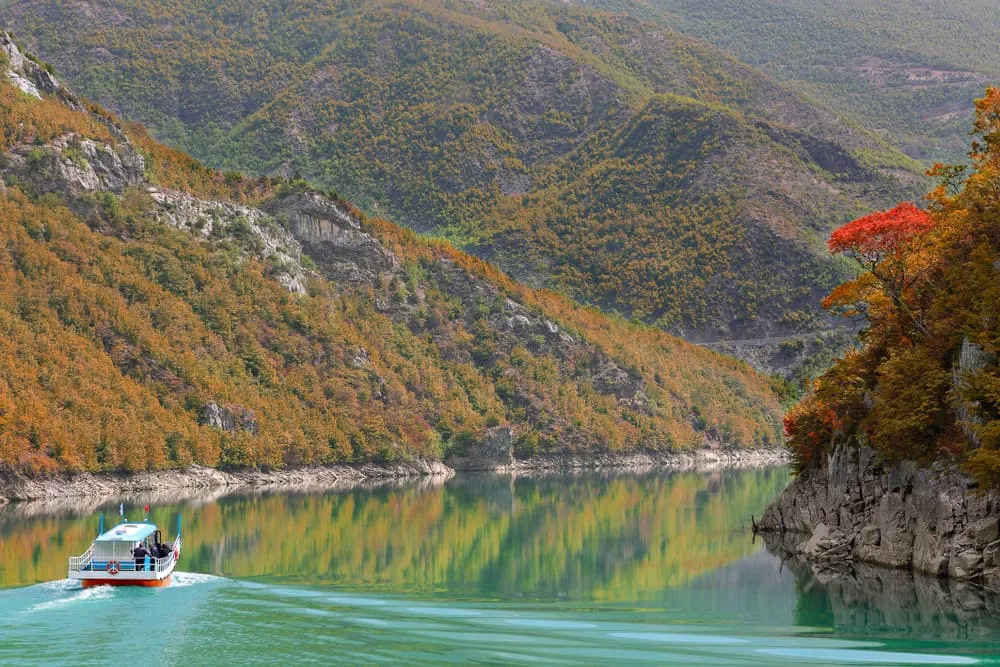 3 días de Senderismo por el Lago Komani y el Valle de Valbona (Autoguiado)
