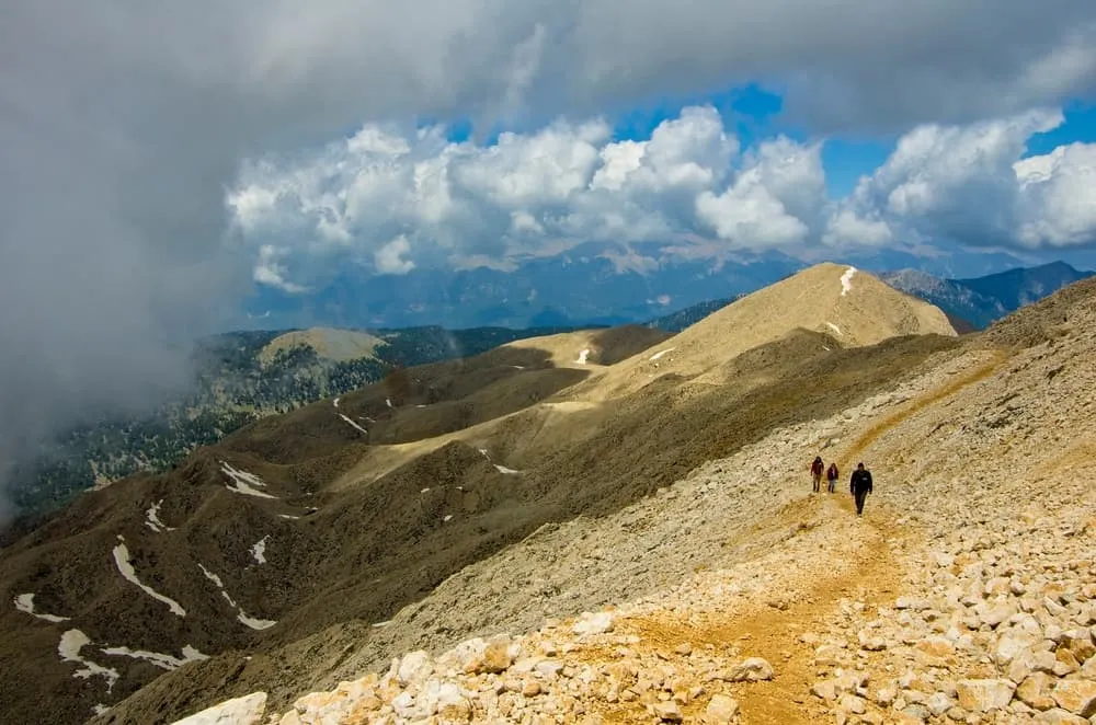 5. Escalar el Monte Olimpo, la montaña más alta de Grecia