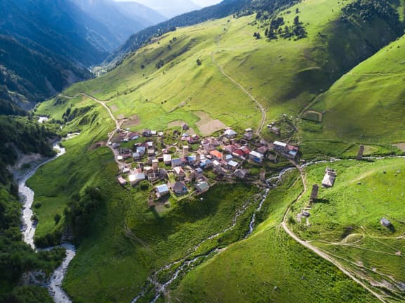 Trekking en Gergeti Trinity Church, Kazbegi, y más!