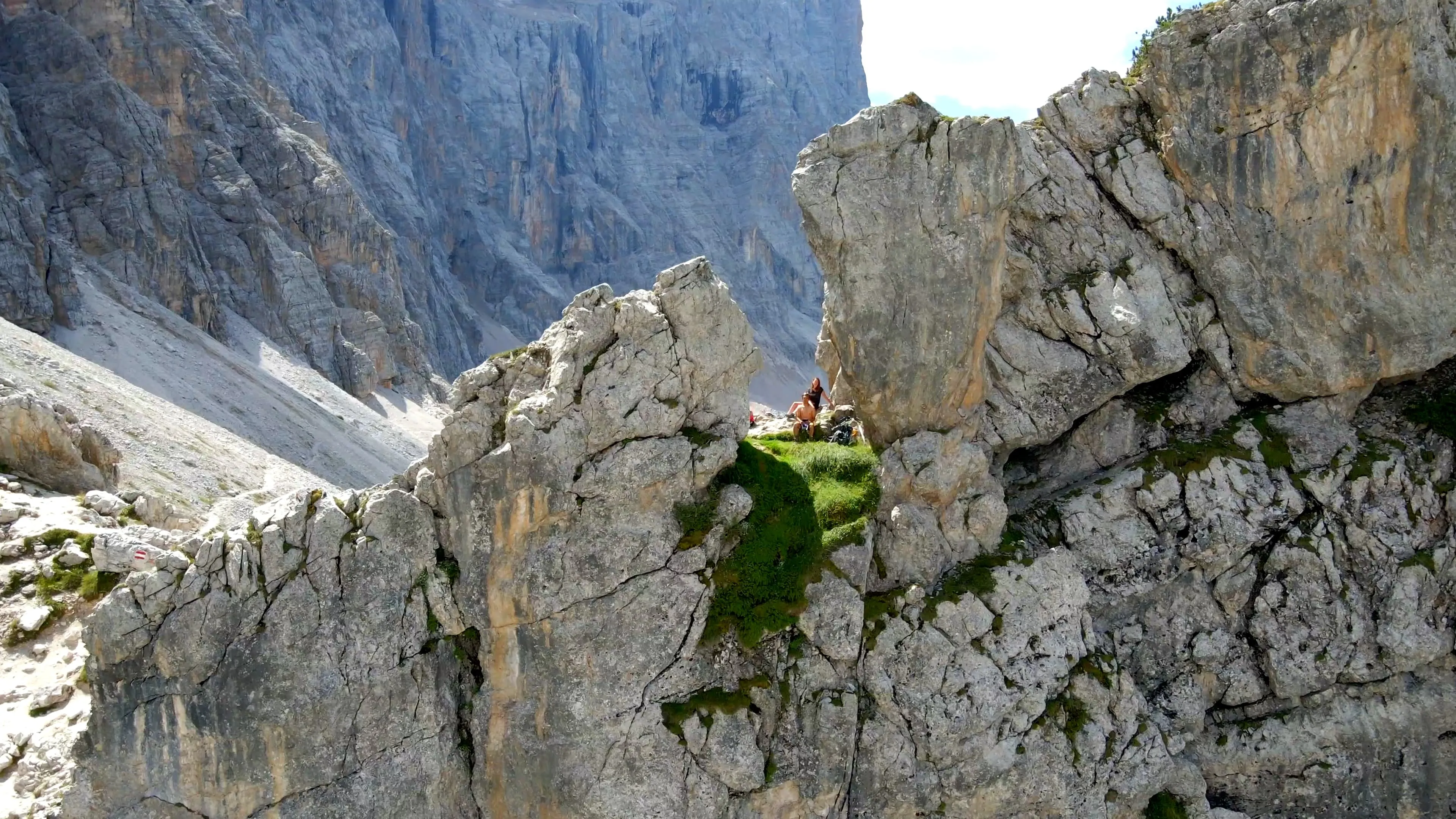 När är den bästa säsongen att vandra Dolomiterna Alta Via 1?