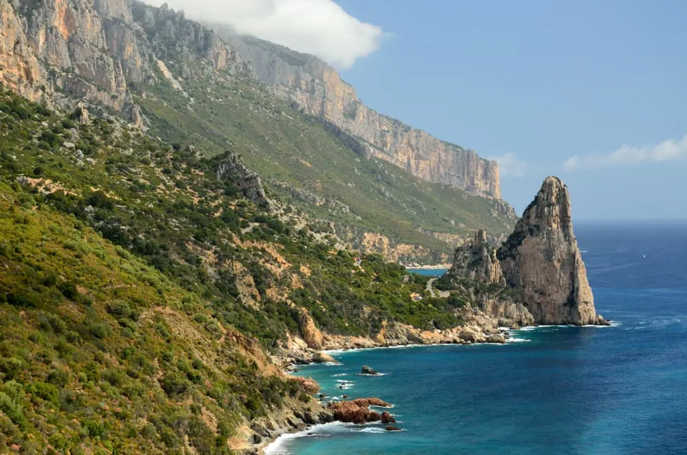 Fotturer på Sardinia: 5 måter å utforske øya til fots