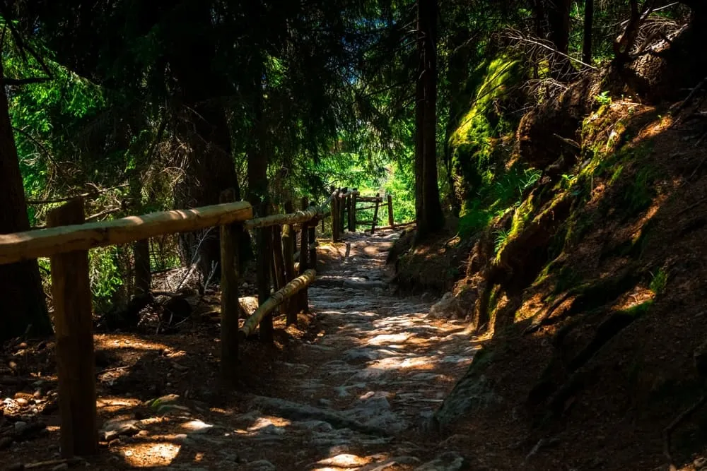 Meraner Höhenweg s hotelem před a po 5