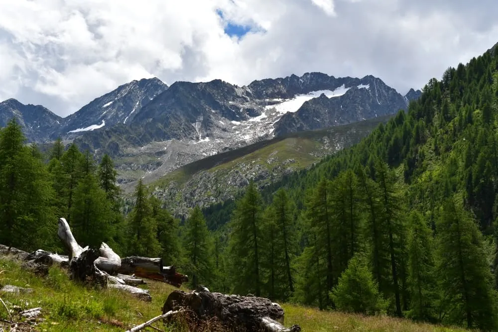 Mitad norte del Meraner Höhenweg con hotel antes y después.