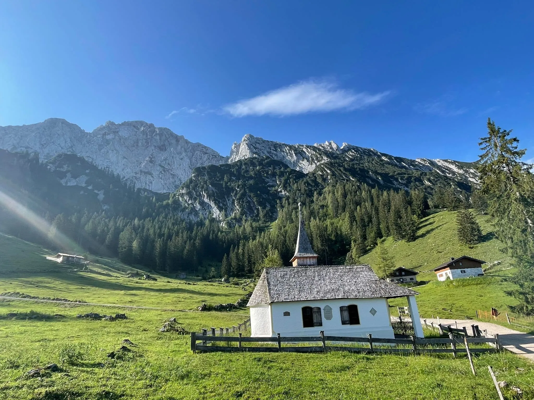 Kaiserkrönchen mit Hotel vor und nach 10