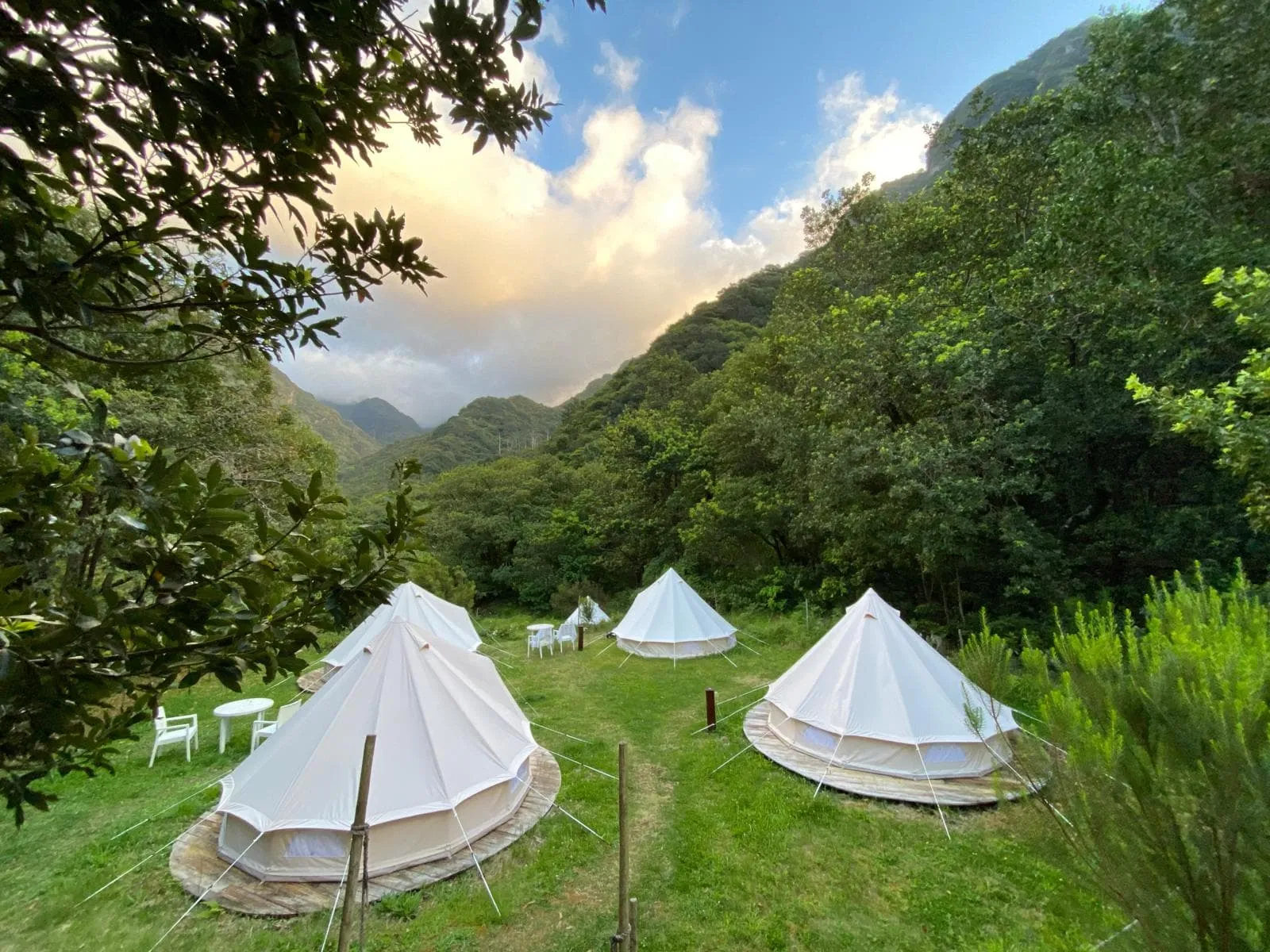 Sentiero di Madeira con hotel prima e dopo 4