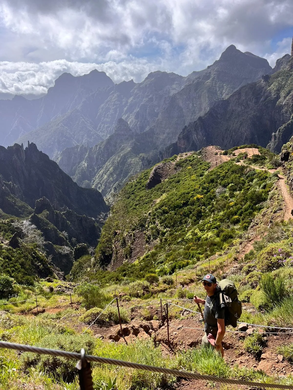 Sentier de Madère comprenant l'hôtel avant et après 1