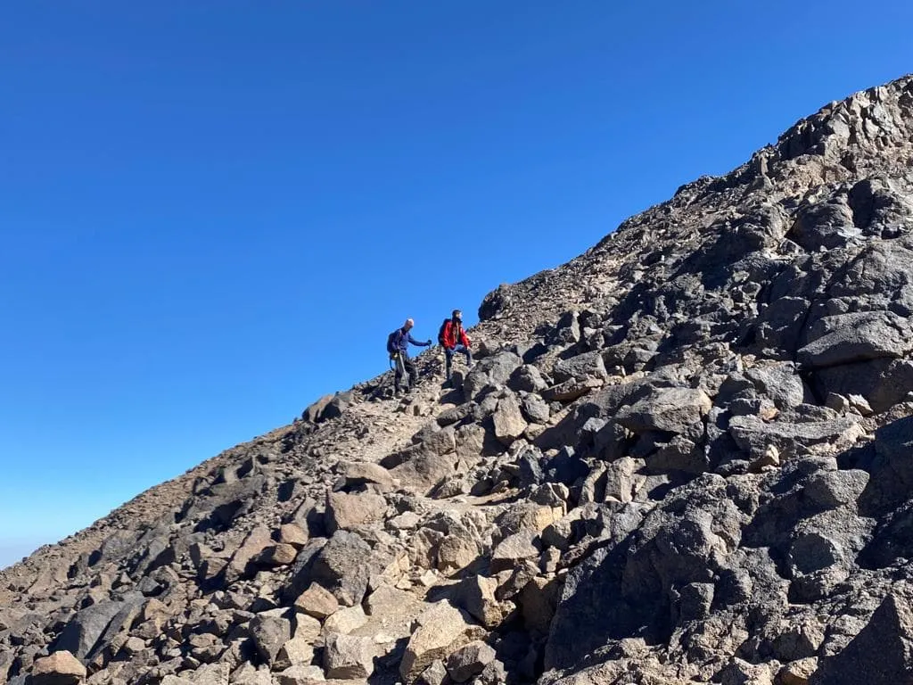 Consejo 6: No seas tacaño. Dale propina al guía y a los porteadores que hacen posible tu ascensión al Toubkal