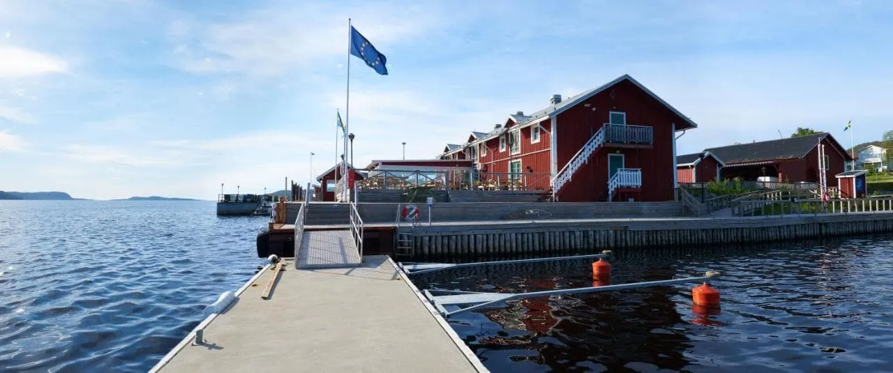 Kajkanten Restaurang B&B (Köpmanholmen)